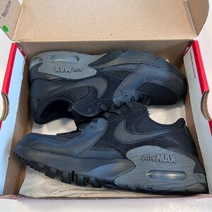 Nike Air Max women’s black size 6 Sneakers